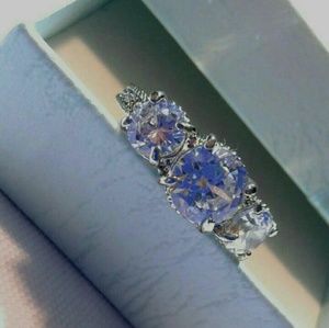 Elegant 3 crystal wedding engagement ring